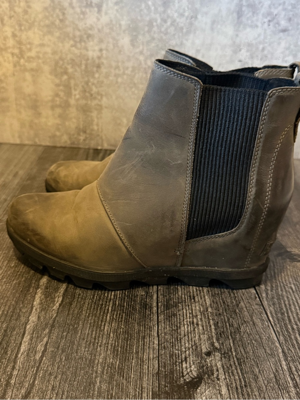 Sorel Joan of Arctic Boot in Gray with Black Elastic Panels